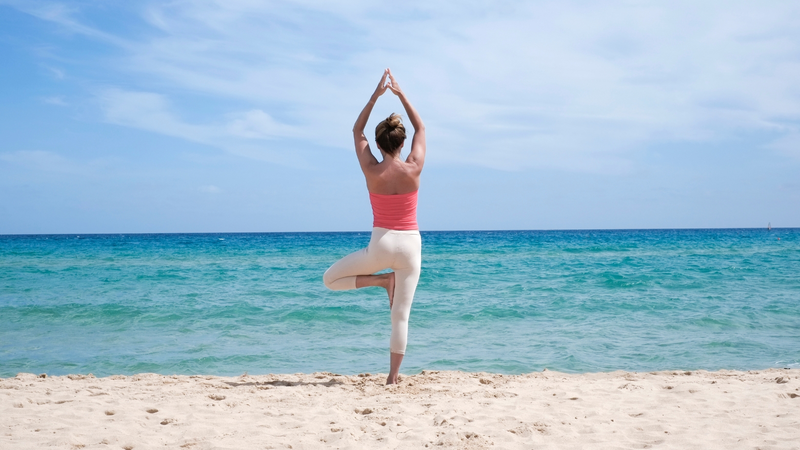 10 Amazing Benefits of Beach Yoga: The Ultimate Guide!